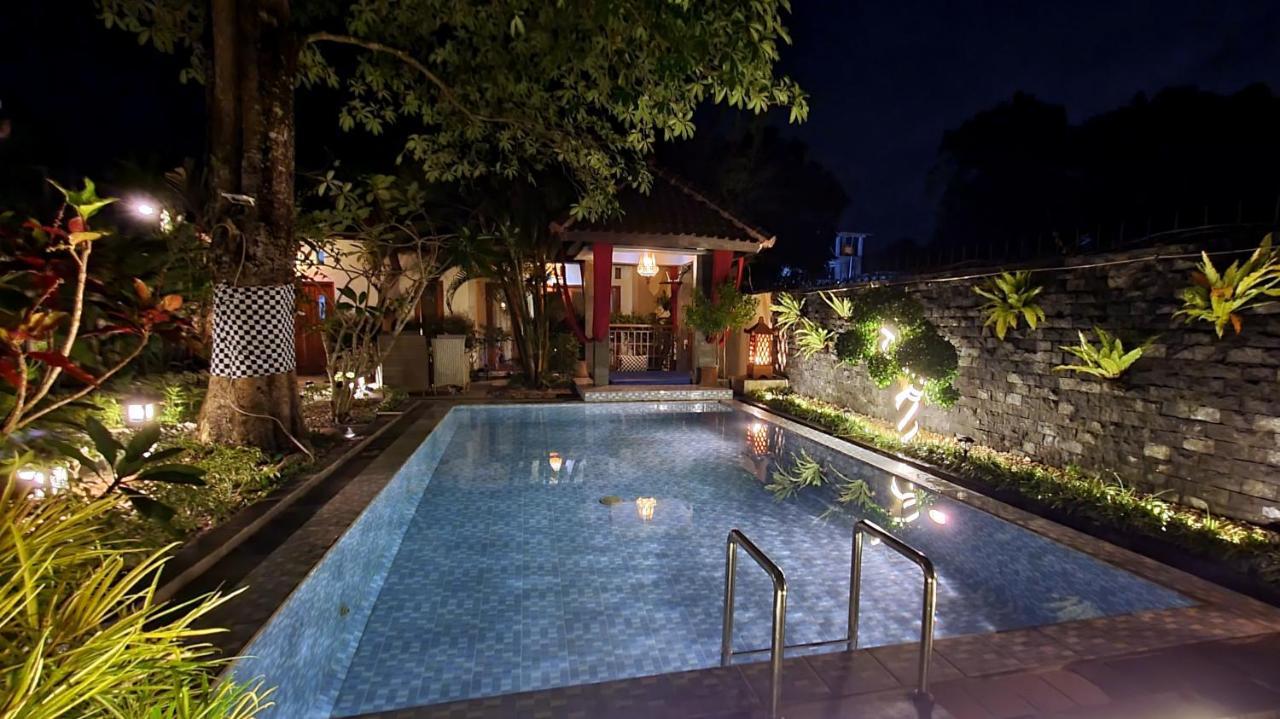 Villa Rosseno - Evelyn Private Pool And Garden Yogyakarta Exterior foto