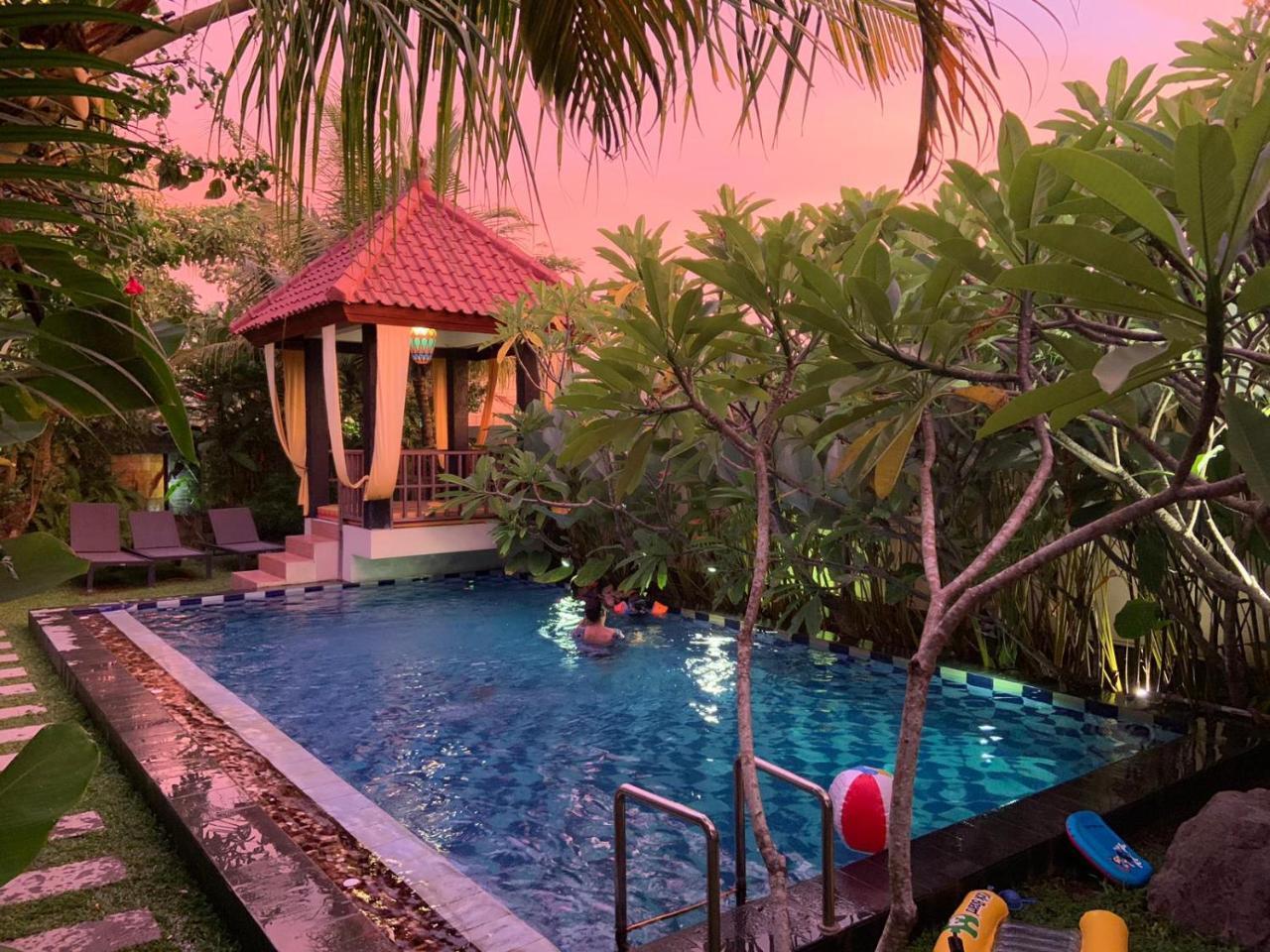 Villa Rosseno - Evelyn Private Pool And Garden Yogyakarta Exterior foto